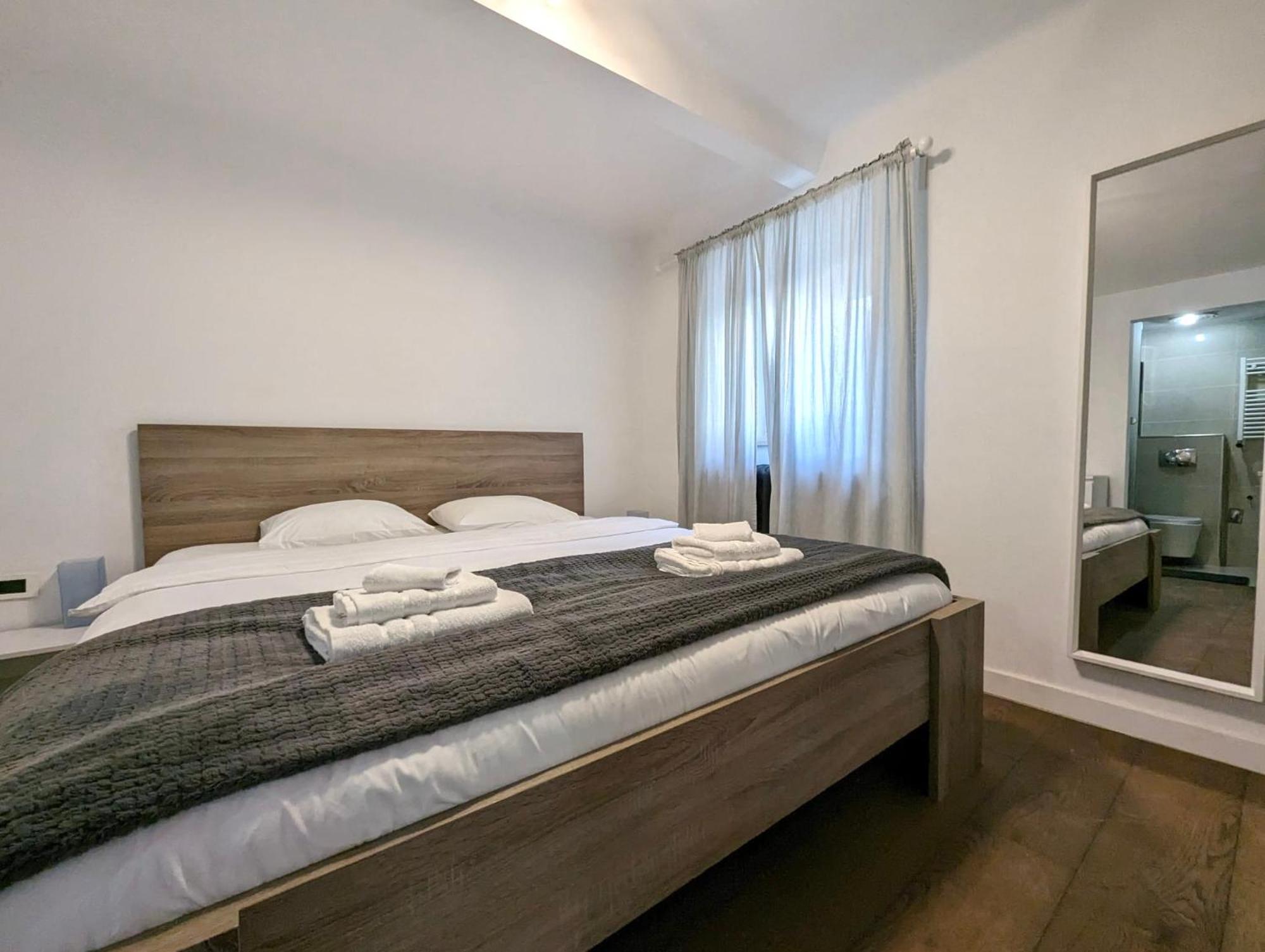 Fantabulous Downtown Abode W King Bed, 65" Tv, Washer And Tumble Dryer Zagreb Exterior photo