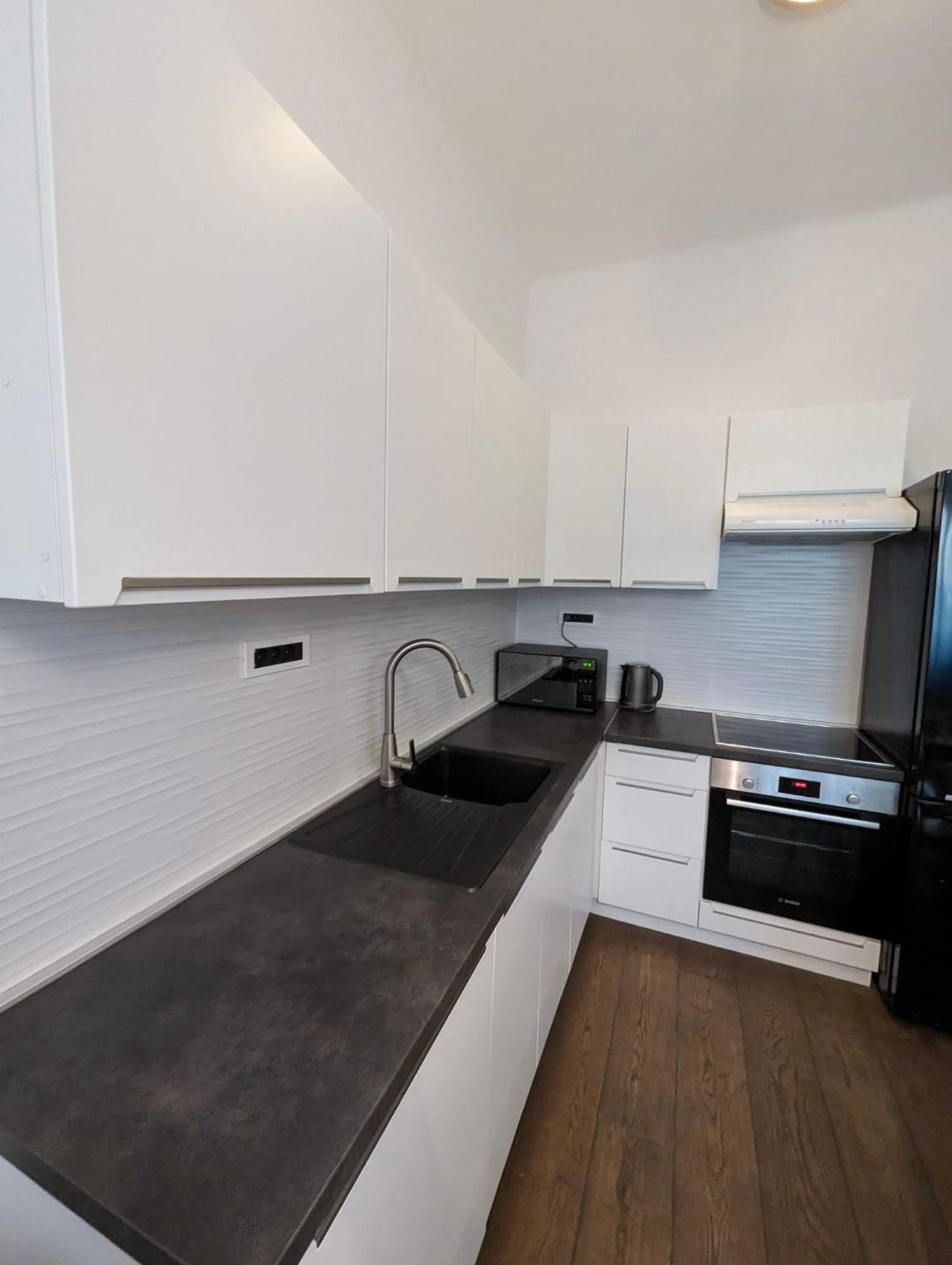 Fantabulous Downtown Abode W King Bed, 65" Tv, Washer And Tumble Dryer Zagreb Exterior photo