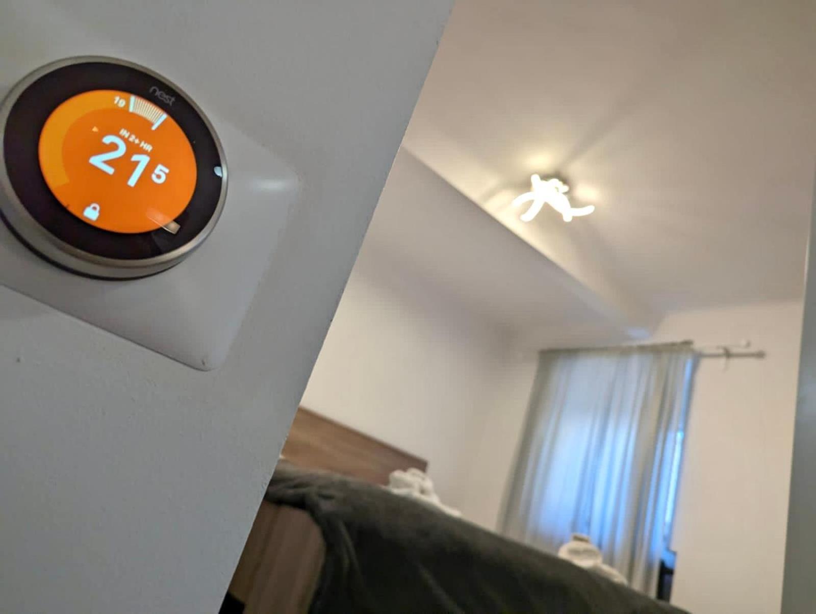 Fantabulous Downtown Abode W King Bed, 65" Tv, Washer And Tumble Dryer Zagreb Exterior photo